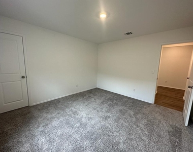 100 River Rise Rd - Photo Thumbnail 9