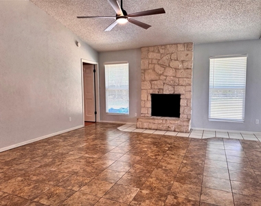 104 Masterson Pass - Photo Thumbnail 3