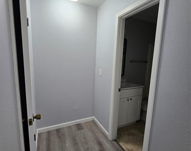 1106 Fauntleroy Trail - A Trl - Photo Thumbnail 7