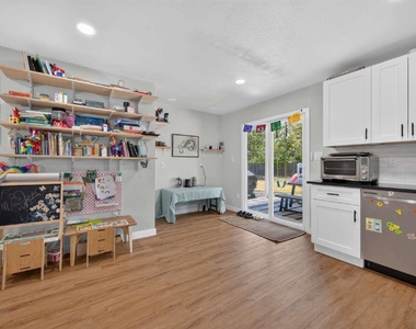 6021 Bluebell Cir - Photo Thumbnail 2