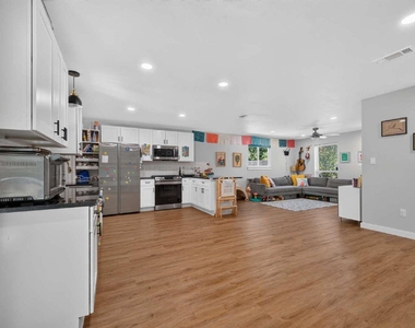 6021 Bluebell Cir - Photo Thumbnail 12