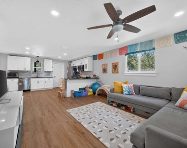 6021 Bluebell Cir - Photo Thumbnail 3