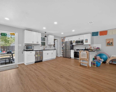6021 Bluebell Cir - Photo Thumbnail 11