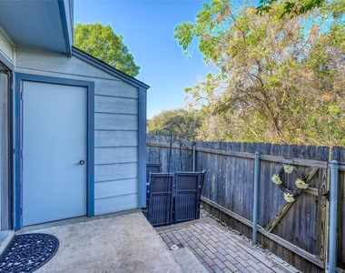 1411 Gracy Farms Ln - Photo Thumbnail 23