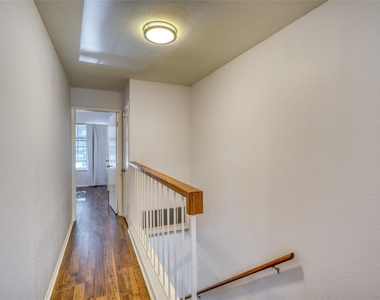 1411 Gracy Farms Ln - Photo Thumbnail 12