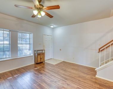 1411 Gracy Farms Ln - Photo Thumbnail 2