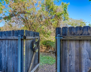 1411 Gracy Farms Ln - Photo Thumbnail 27