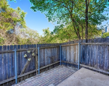 1411 Gracy Farms Ln - Photo Thumbnail 26