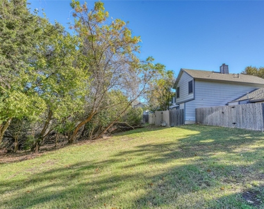 1411 Gracy Farms Ln - Photo Thumbnail 32