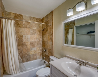 1411 Gracy Farms Ln - Photo Thumbnail 21