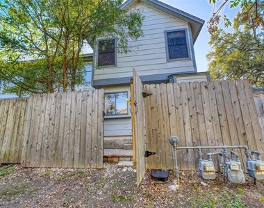 1411 Gracy Farms Ln - Photo Thumbnail 31