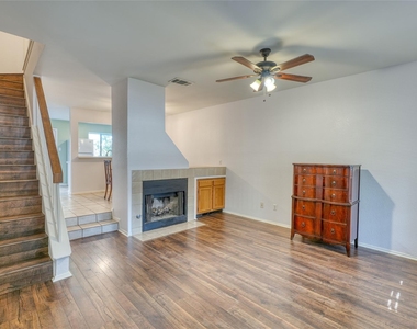 1411 Gracy Farms Ln - Photo Thumbnail 1