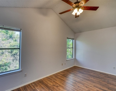1411 Gracy Farms Ln - Photo Thumbnail 19