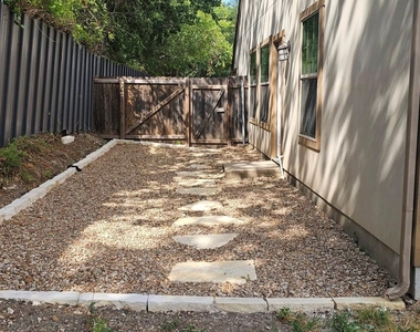 709 Franklin Blvd - Photo Thumbnail 8