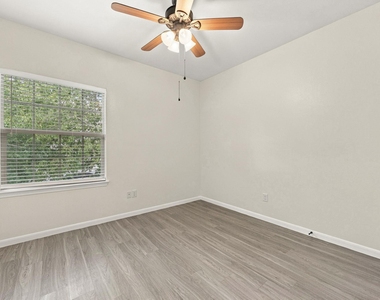 709 Franklin Blvd - Photo Thumbnail 24