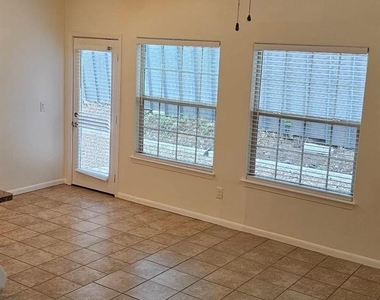 709 Franklin Blvd - Photo Thumbnail 2