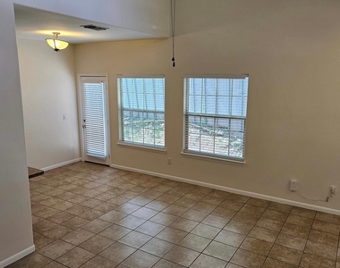 709 Franklin Blvd - Photo Thumbnail 10