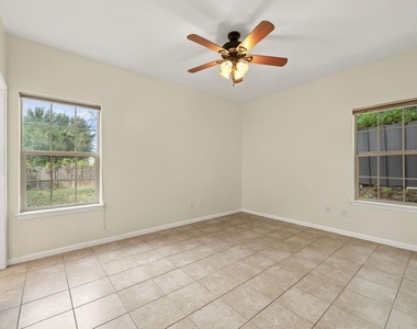 709 Franklin Blvd - Photo Thumbnail 16