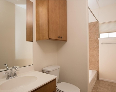 709 Franklin Blvd - Photo Thumbnail 7