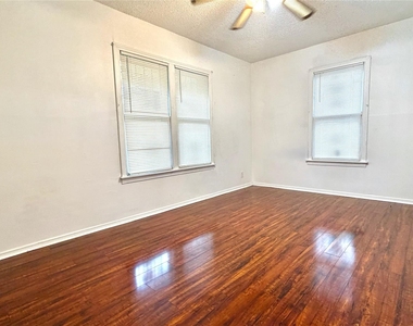 2109 E 12th St - Photo Thumbnail 18