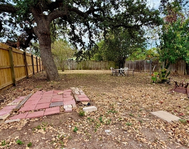 2109 E 12th St - Photo Thumbnail 22