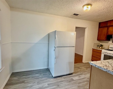 2109 E 12th St - Photo Thumbnail 9