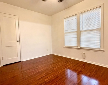 2109 E 12th St - Photo Thumbnail 16