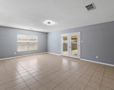 1704 Matagorda Dr - Photo Thumbnail 7