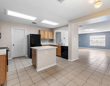 1704 Matagorda Dr - Photo Thumbnail 9
