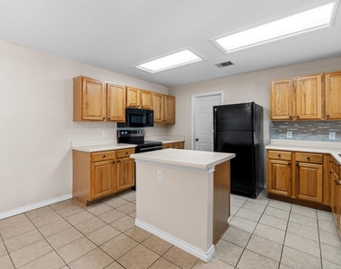 1704 Matagorda Dr - Photo Thumbnail 8