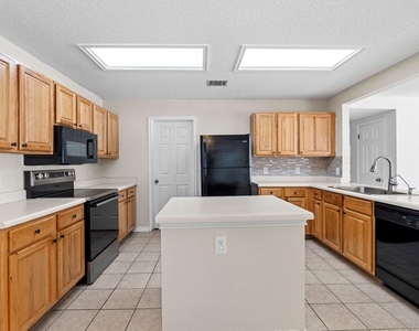 1704 Matagorda Dr - Photo Thumbnail 10