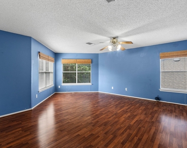 1704 Matagorda Dr - Photo Thumbnail 18