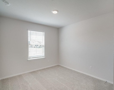 521 Anconia Ct - Photo Thumbnail 12