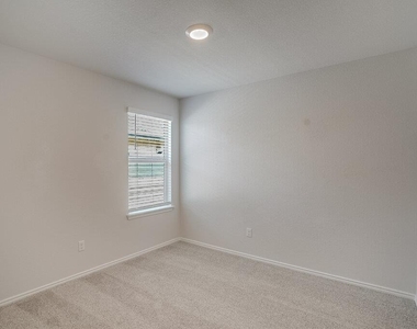 521 Anconia Ct - Photo Thumbnail 10