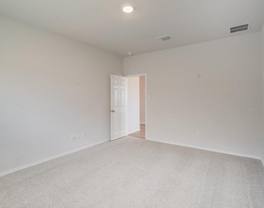 521 Anconia Ct - Photo Thumbnail 15