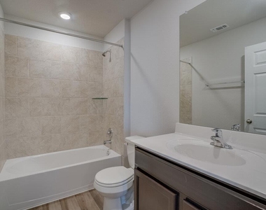 521 Anconia Ct - Photo Thumbnail 9