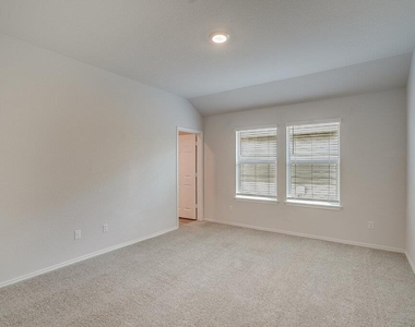 521 Anconia Ct - Photo Thumbnail 14