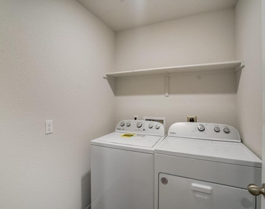 521 Anconia Ct - Photo Thumbnail 17