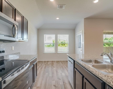 521 Anconia Ct - Photo Thumbnail 7
