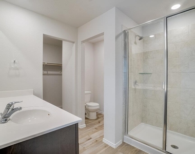 521 Anconia Ct - Photo Thumbnail 16