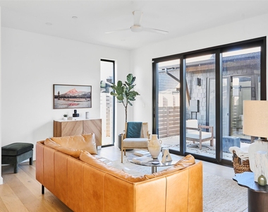 4427 Gillis St - Photo Thumbnail 8