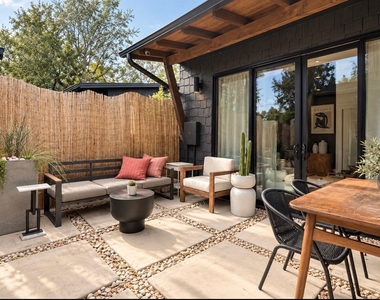4427 Gillis St - Photo Thumbnail 2