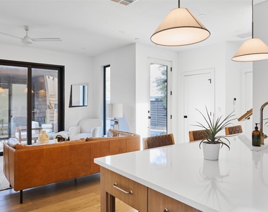 4427 Gillis St - Photo Thumbnail 10