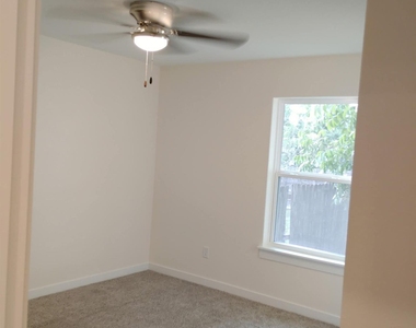 928 E Cameron Ave - Photo Thumbnail 4