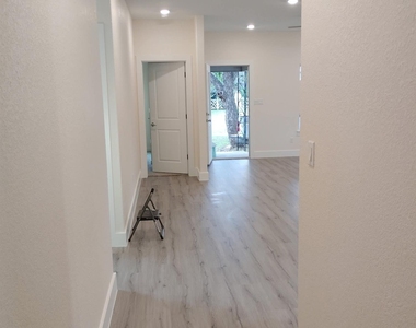 928 E Cameron Ave - Photo Thumbnail 2