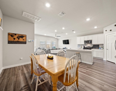 1117 Tipton St - Photo Thumbnail 13