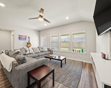 1117 Tipton St - Photo Thumbnail 2