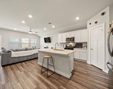 1117 Tipton St - Photo Thumbnail 7