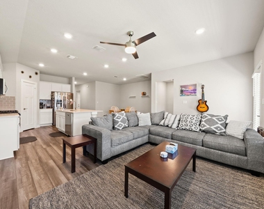 1117 Tipton St - Photo Thumbnail 3