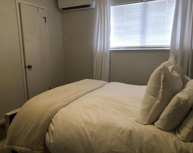1200 Mariposa Dr - Photo Thumbnail 7